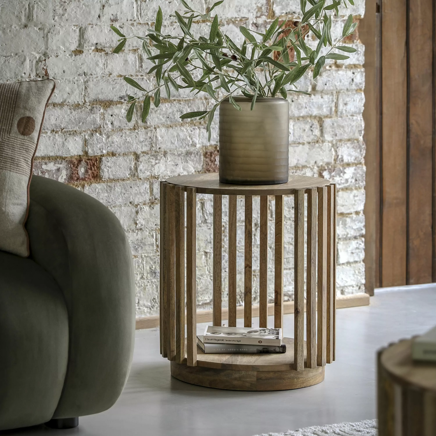 GALLERY VOSS SIDE TABLE