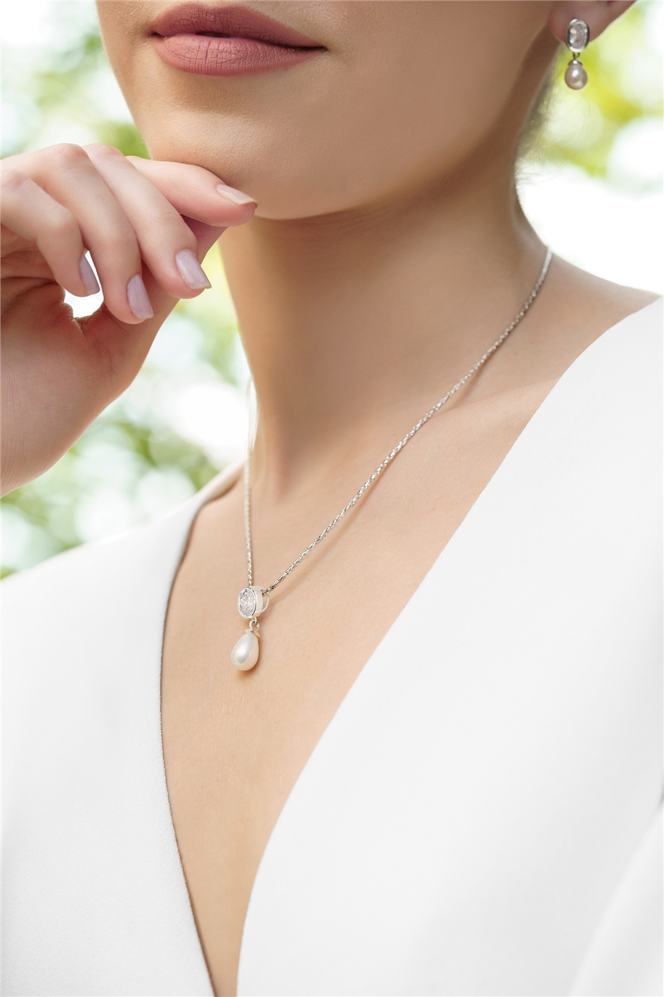 NEWBRIDGE PEARL DROP PENDANT WITH CLEAR STONE NECKLACE