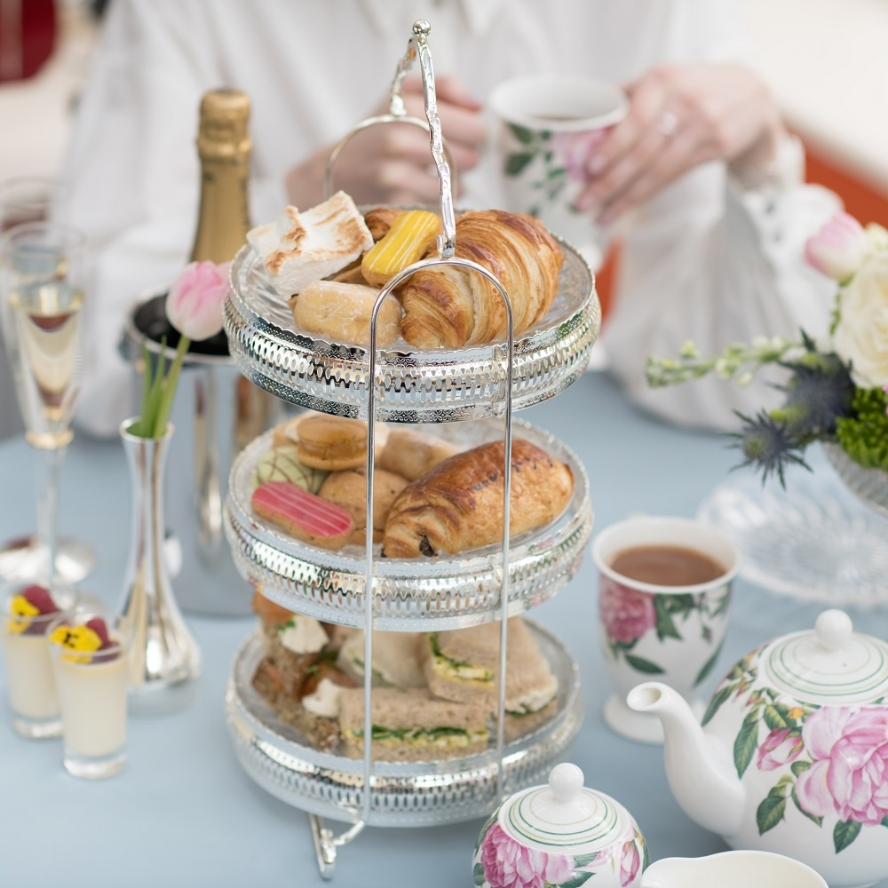 NEWBRIDGE SILVER PLATED 3 TIER CAKE STAND