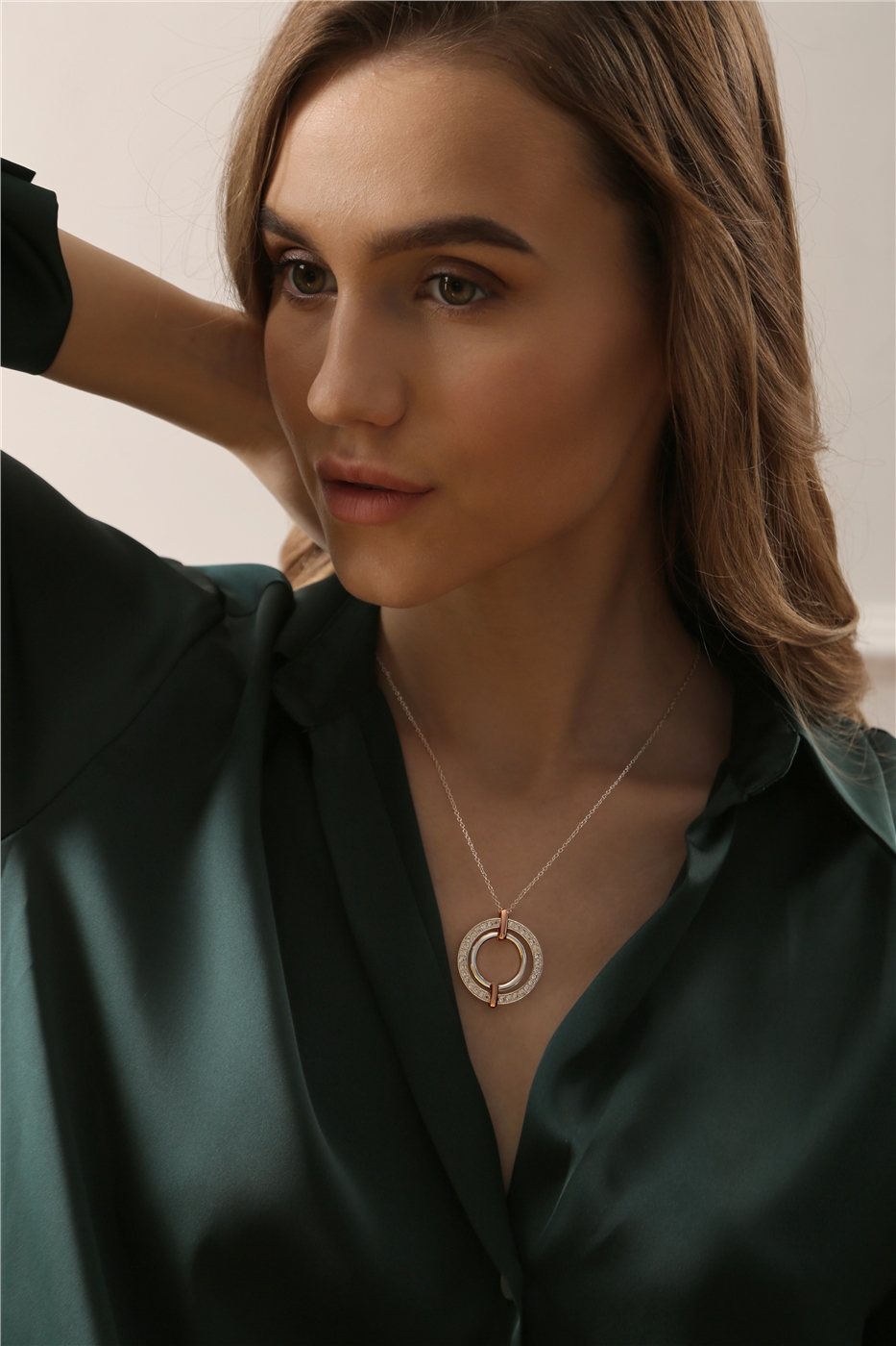 NEWBRIDGE TI:AMO CIRCULAR PENDANT NECKLACE