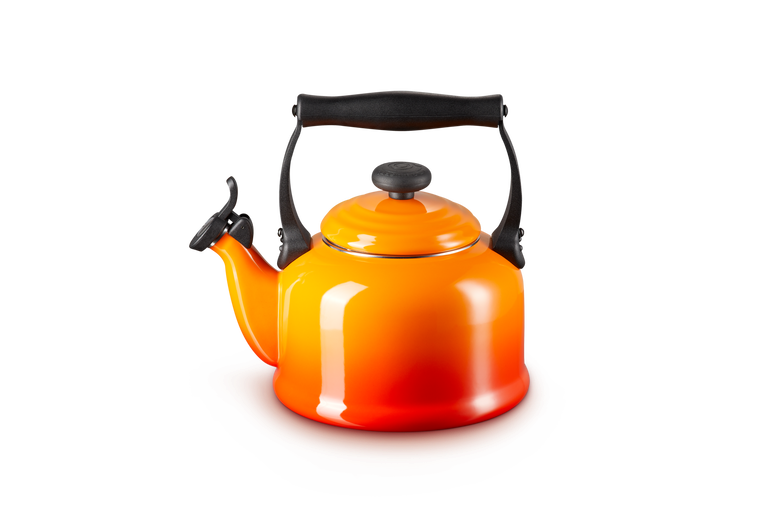 LE CREUSET TRADITIONAL KETTLE WITH FIXED WHISTLE 2.1L