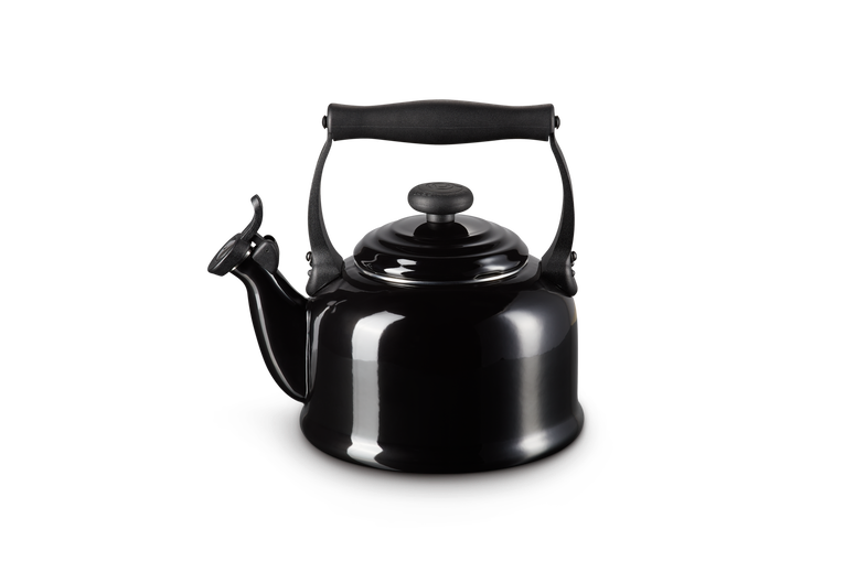 LE CREUSET TRADITIONAL KETTLE WITH FIXED WHISTLE 2.1L