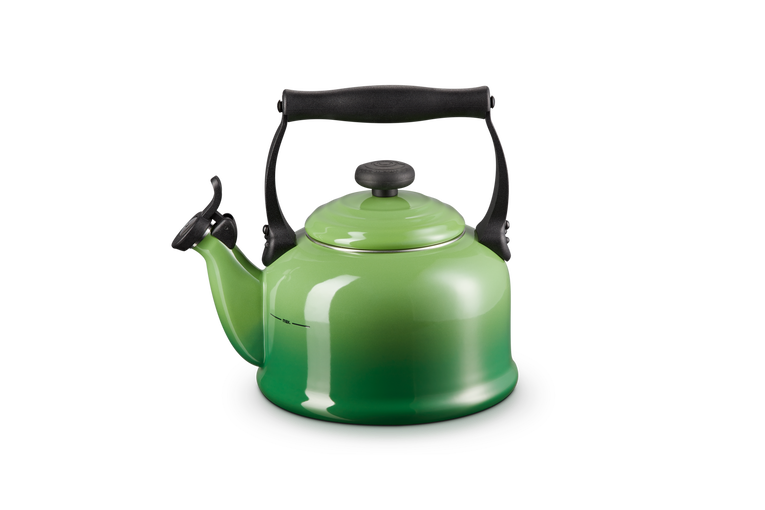 LE CREUSET TRADITIONAL KETTLE WITH FIXED WHISTLE 2.1L