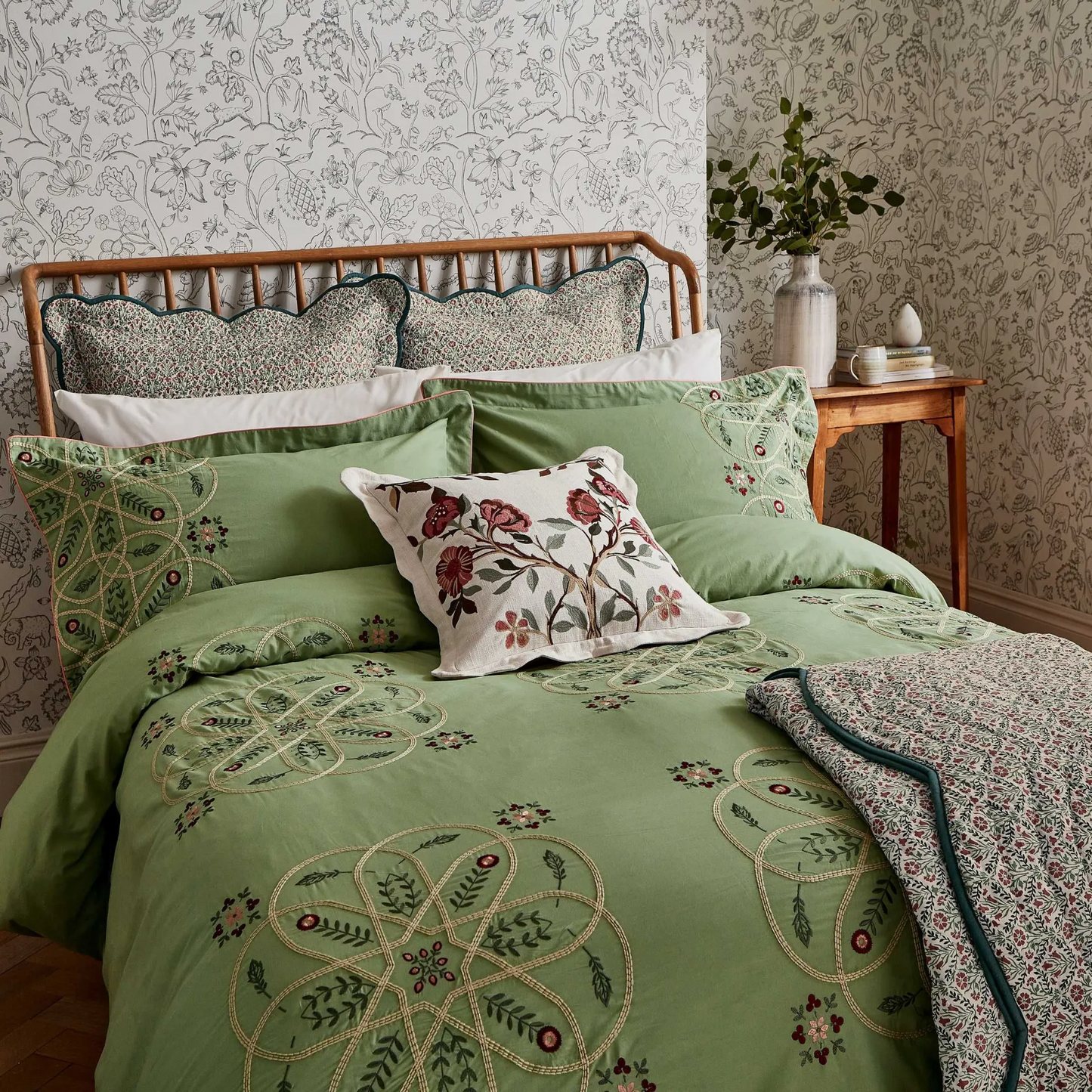 MORRIS & CO BROPHY EMBROIDERY BEDDING - GREEN