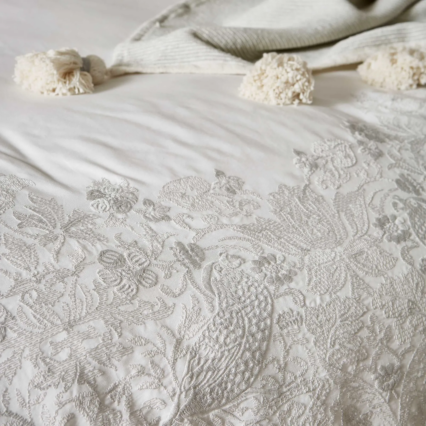 MORRIS & CO PURE STRAWBERRY THIEF EMBROIDERY BEDDING - SILVER/WHITE