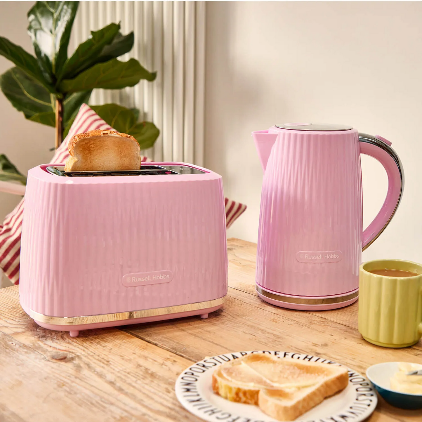 RUSSELL HOBBS EDEN TOASTER PINK RASPBERRY