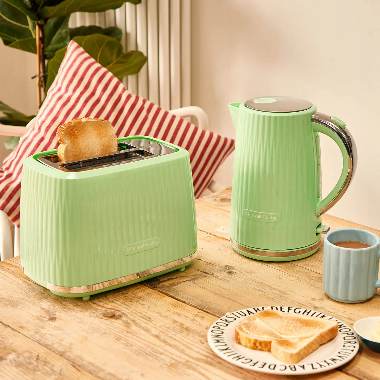 RUSSELL HOBBS EDEN TOASTER PISTACHIO GREEN