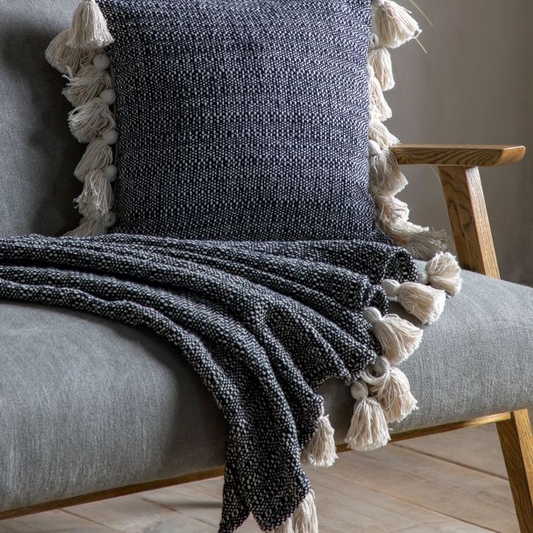 GALLERY WOVEN THROW WITH TASSELS BLACK