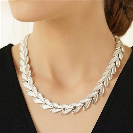 NEWBRIDGE LEAF LINK NECKLACE